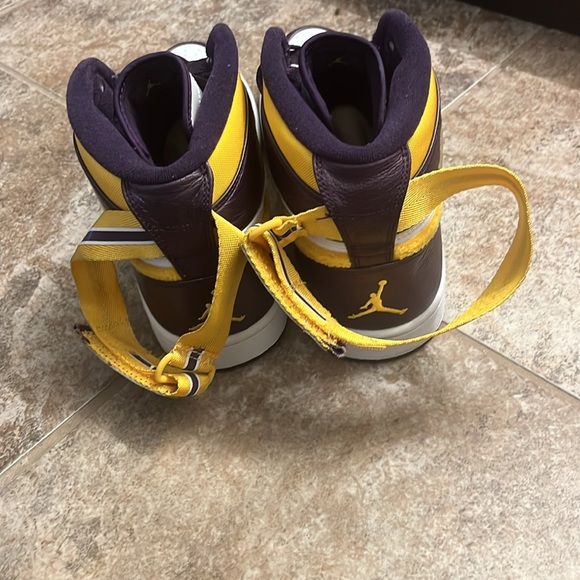 Retro 1s size 11 Grand Purple Varsity Maize - Picture 4 of 8